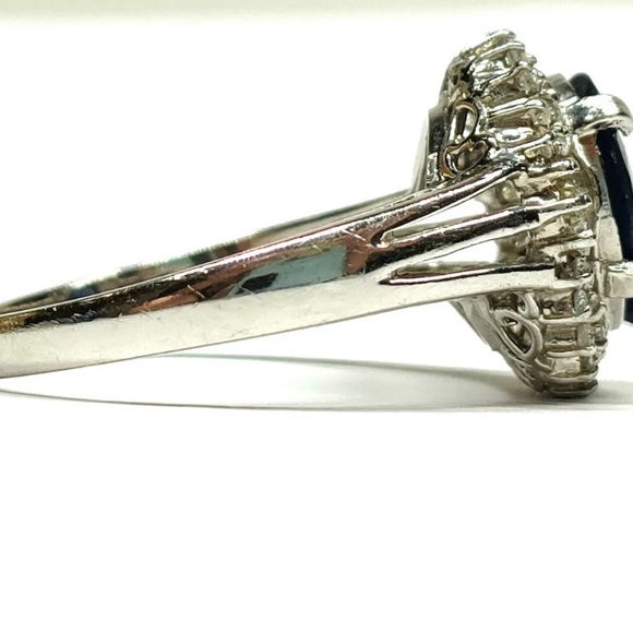 Elegant Blue and platinum Women's Ring worn pre loved condition - Picture 3 of 8